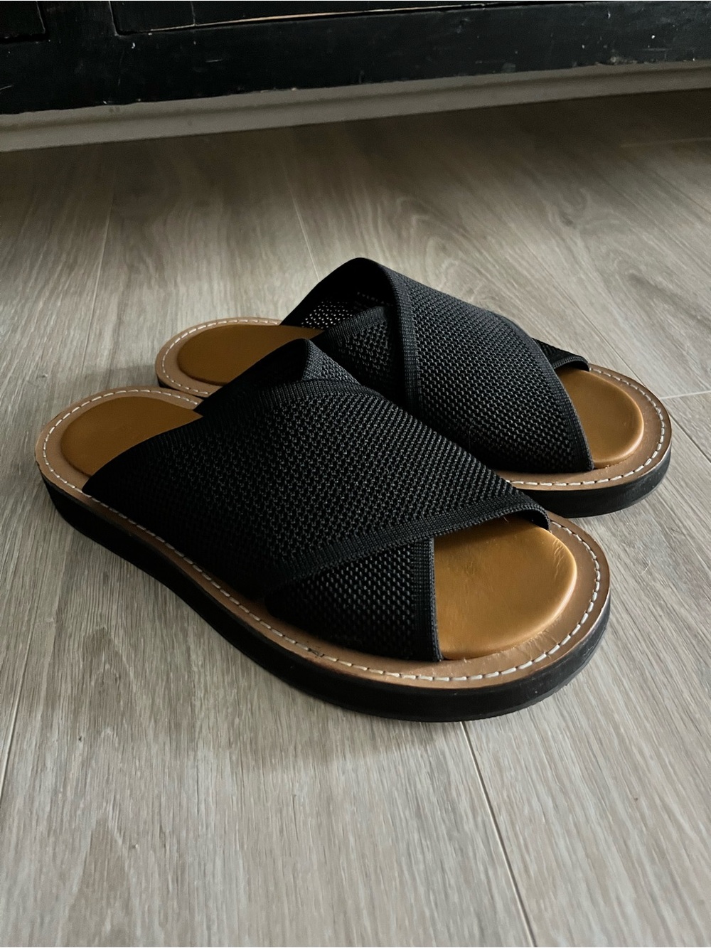 Everlane Women’s The Reknit Form Crossover Sandal Black - Size 7